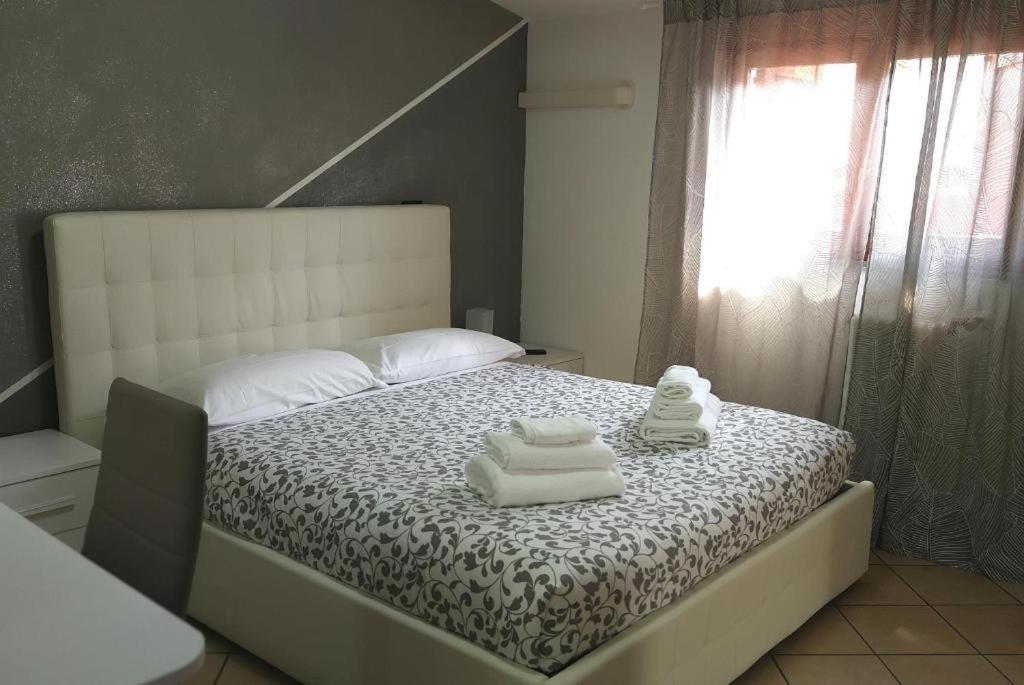 B&B Black&White And Apartments Cantu Ngoại thất bức ảnh