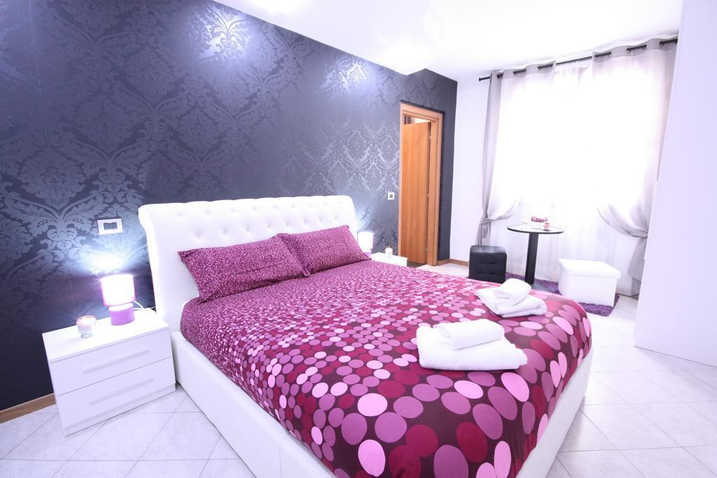 B&B Black&White And Apartments Cantu Phòng bức ảnh