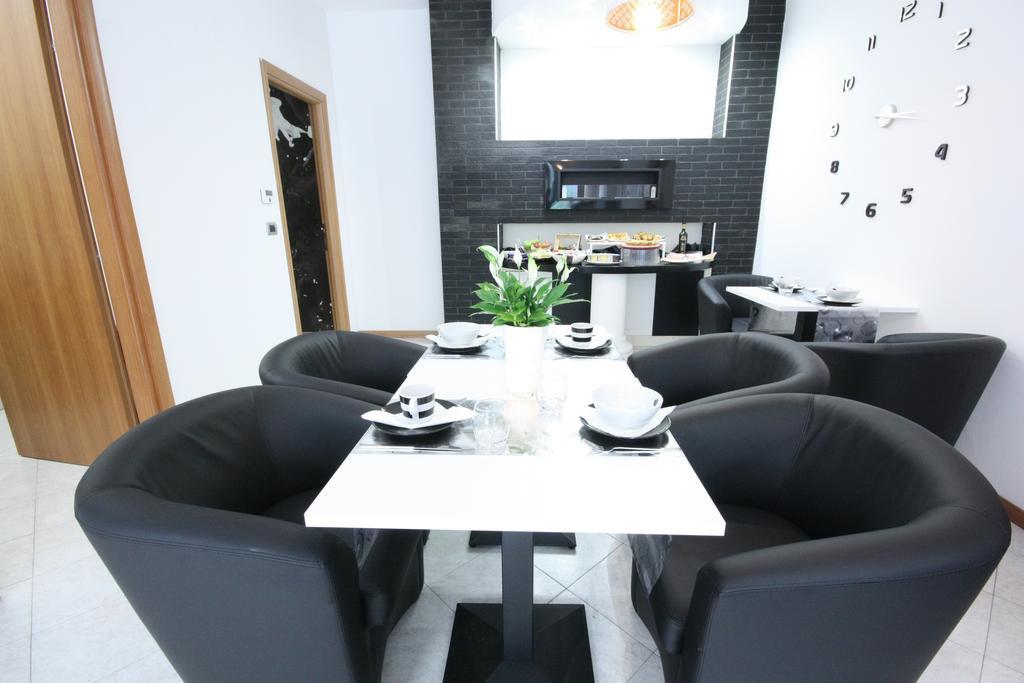 B&B Black&White And Apartments Cantu Ngoại thất bức ảnh