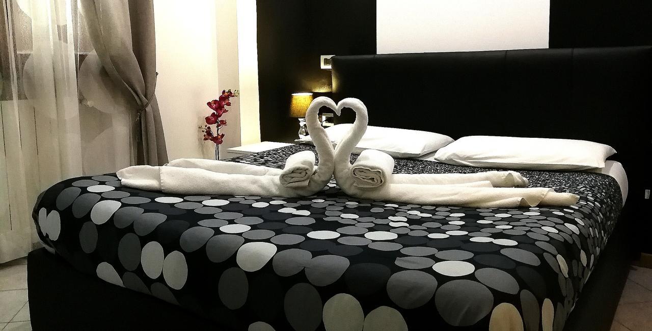 B&B Black&White And Apartments Cantu Ngoại thất bức ảnh