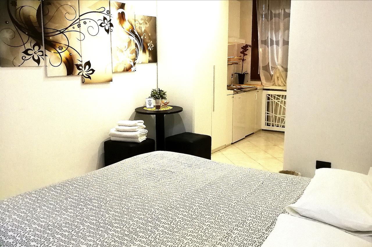 B&B Black&White And Apartments Cantu Ngoại thất bức ảnh