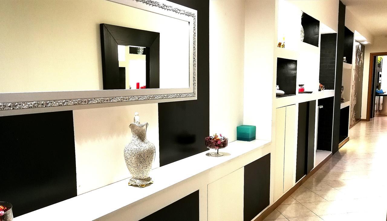 B&B Black&White And Apartments Cantu Ngoại thất bức ảnh